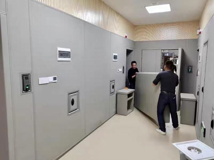 談話室或者審訊室防撞墻軟包，起到阻燃、環(huán)保、防撞等特點(diǎn)，軟包廠家