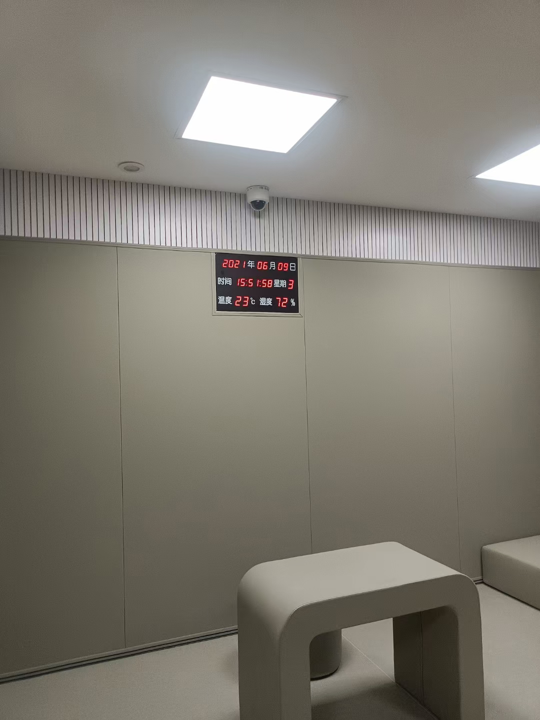 公安局、談話室或者審訊室防撞墻軟包，起到阻燃、環(huán)保、防撞